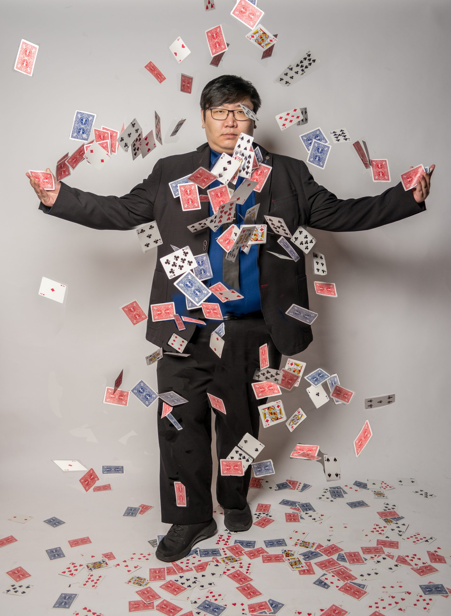 Billy Hsueh sleight of hand magic trick with playing cards